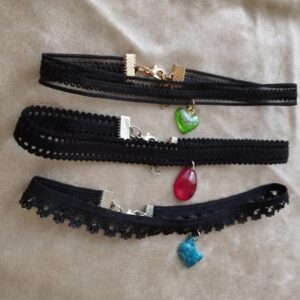 choker nyakláncok zöld piros kék