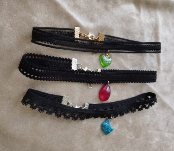 choker nyakláncok zöld piros kék